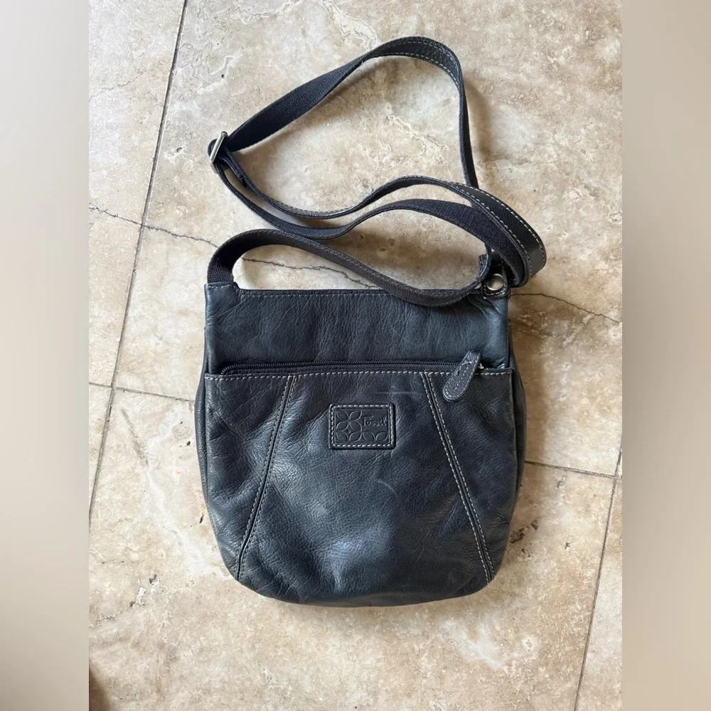 FOSSIL ladies, black leather Crossbody excellent condition